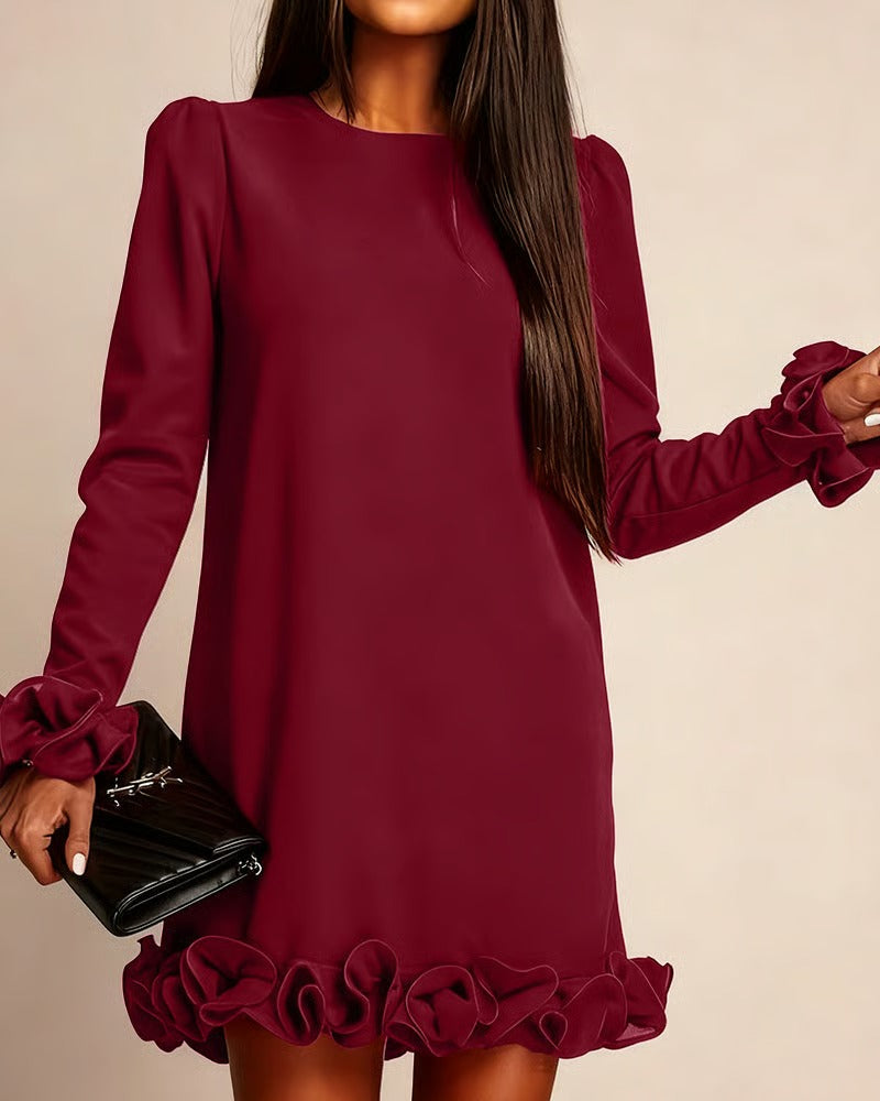 Vestido con mangas abullonadas y corte recto con capullos de flores